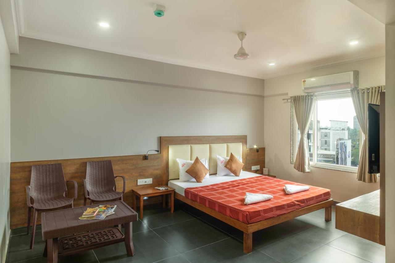 Hotel Opal Kolhapur Exteriör bild