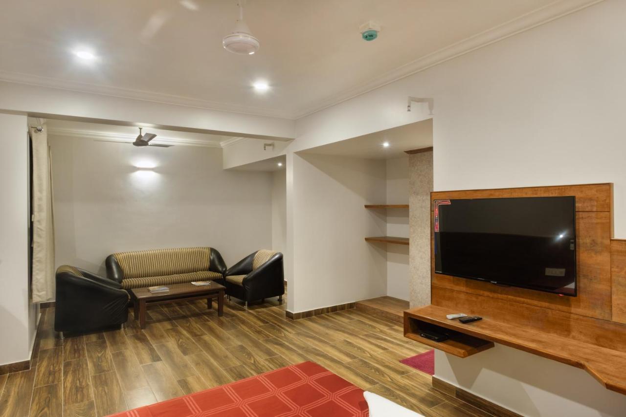Hotel Opal Kolhapur Exteriör bild