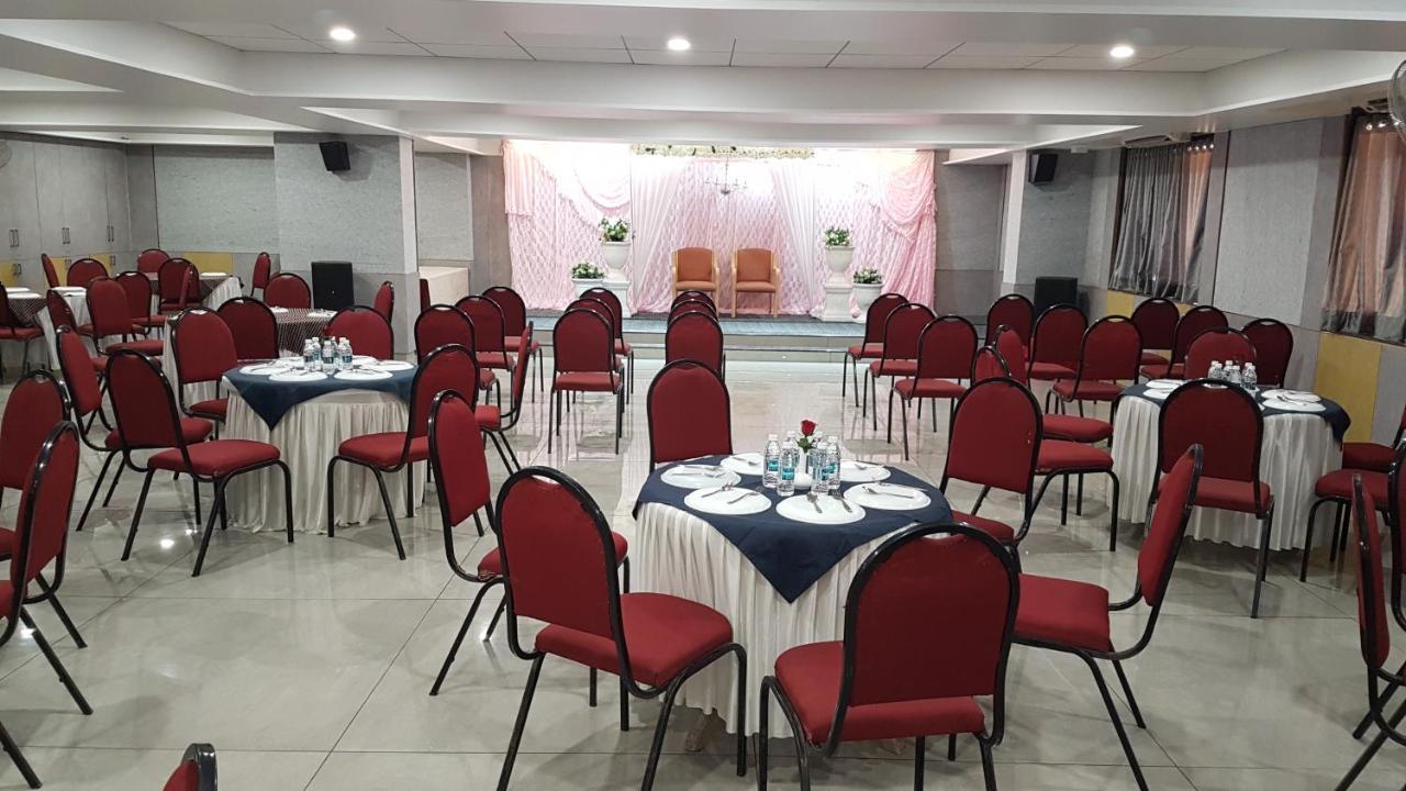 Hotel Opal Kolhapur Exteriör bild