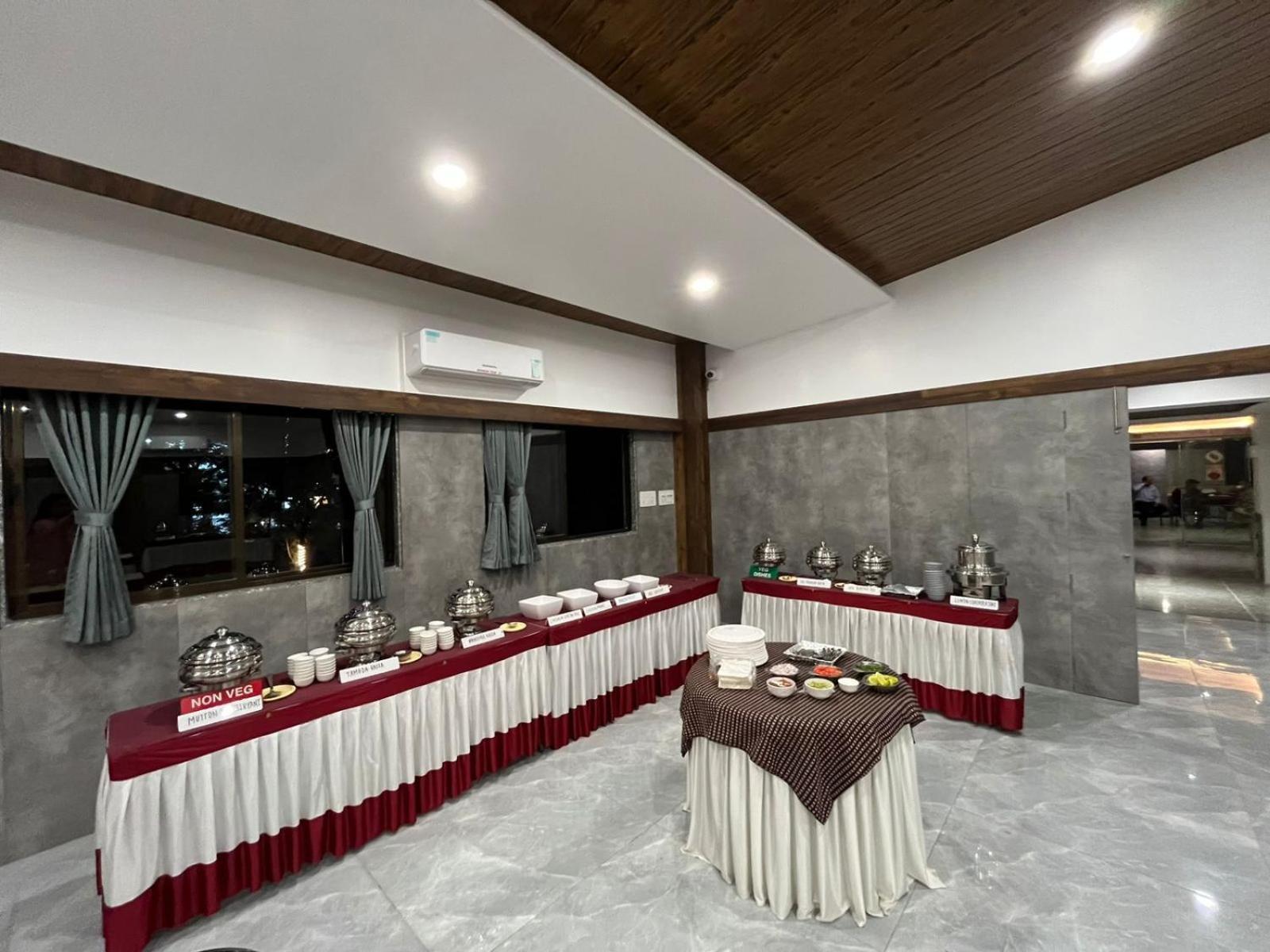 Hotel Opal Kolhapur Exteriör bild