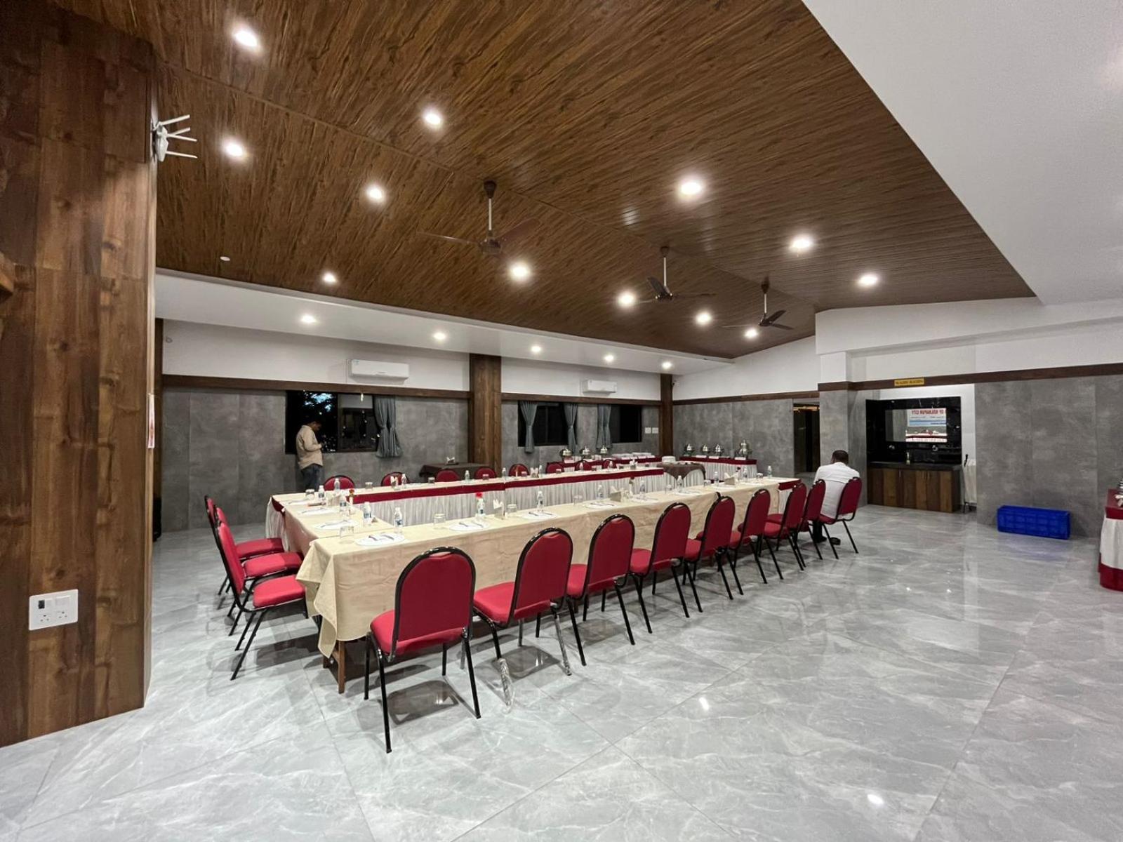 Hotel Opal Kolhapur Exteriör bild